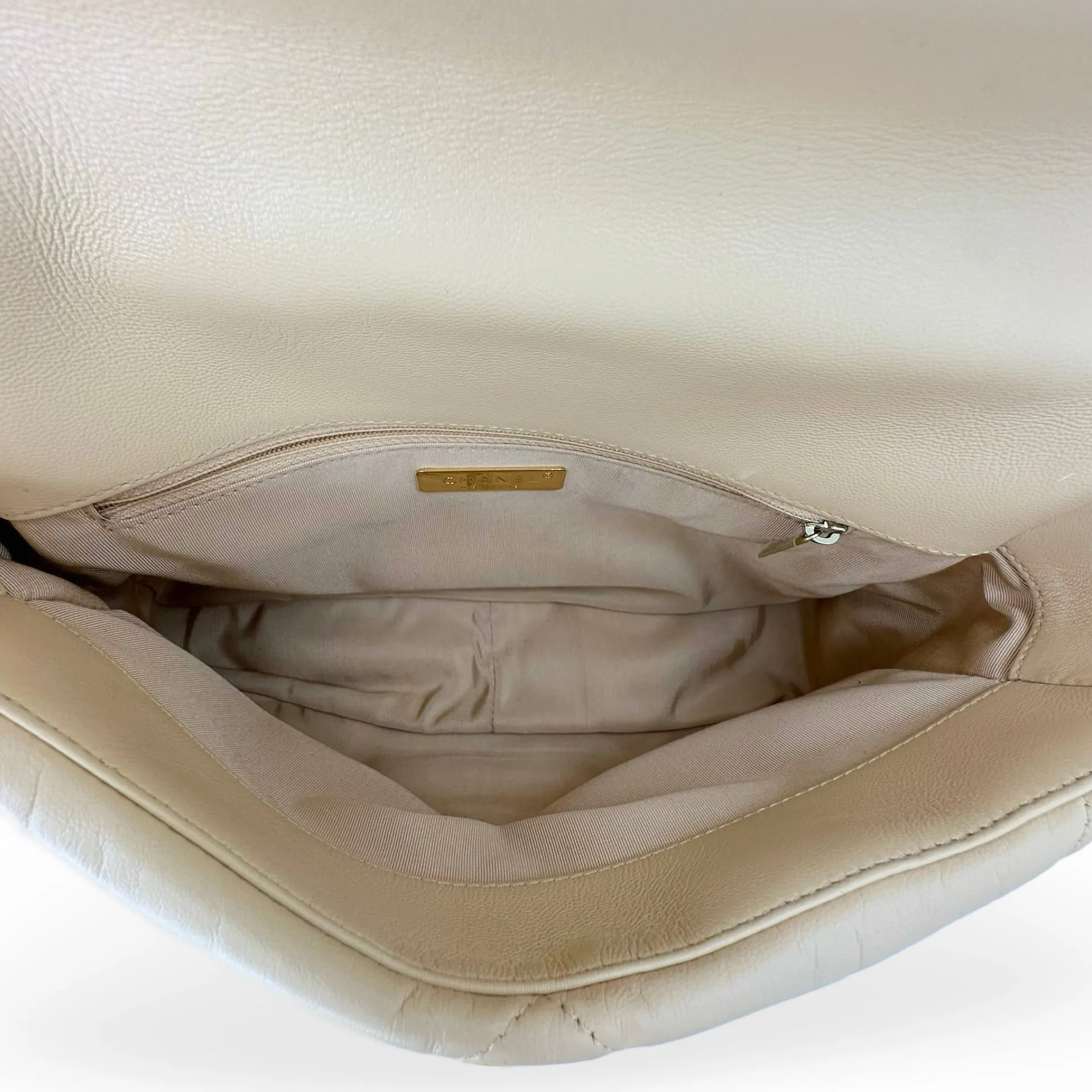 CHANEL: Quilted Lambskin Chanel 19