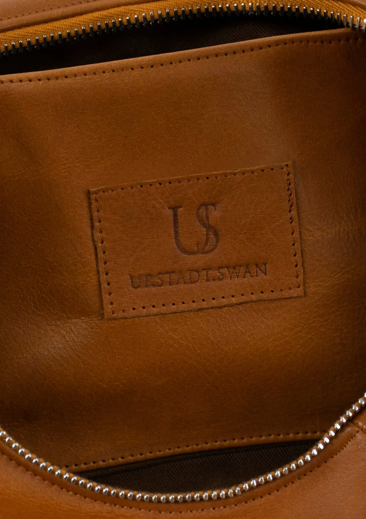 SULLIVAN LEATHER HOBO SHOULDER BAG IN COGNAC
